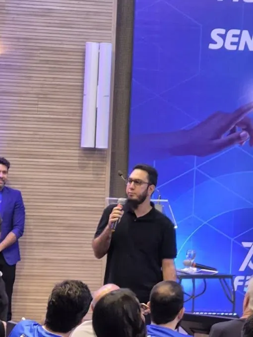 Bruno Martins palestrando em evento do SENAI Ceará / FIEC