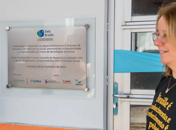 Placa de inauguração da primeira Sala Braille, na EEF Instituto dos Cegos, em 29 de novembro de 2024